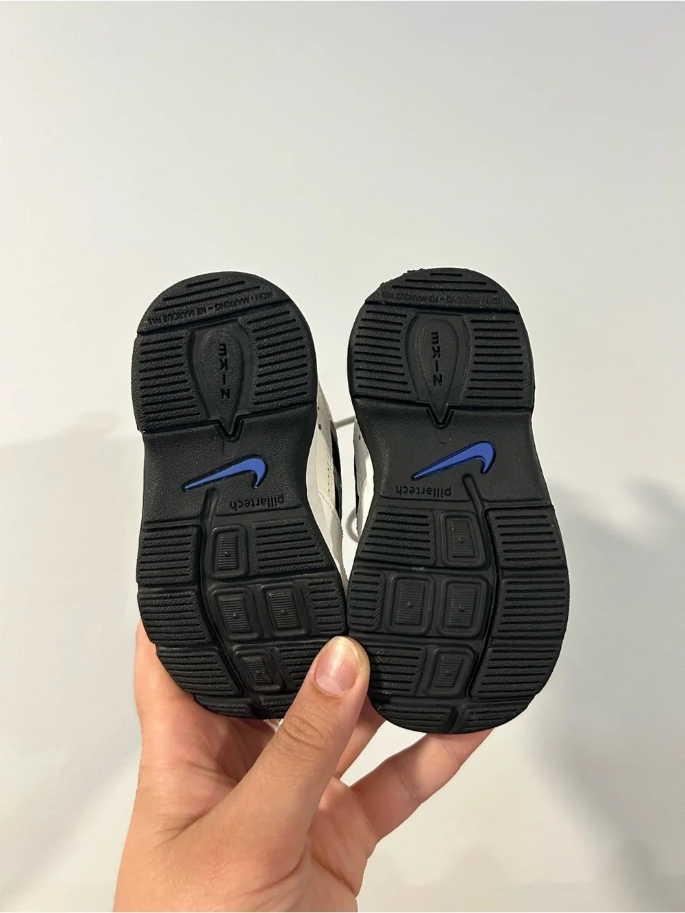 Nike Little Attest Toddler Sneakers White Black Blue Size 5C